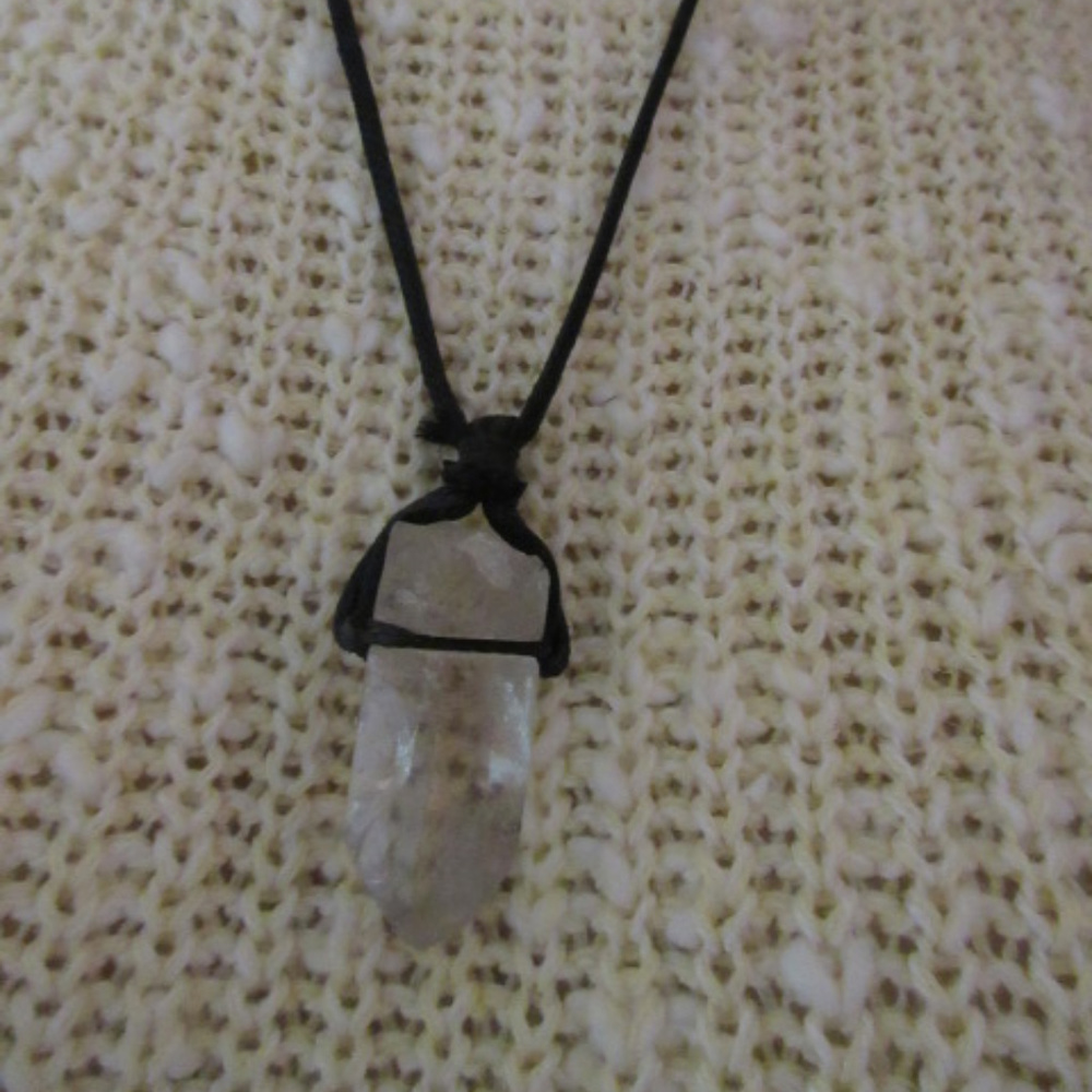 ROUGH HEALING CRYSTAL POINT NECKLACE